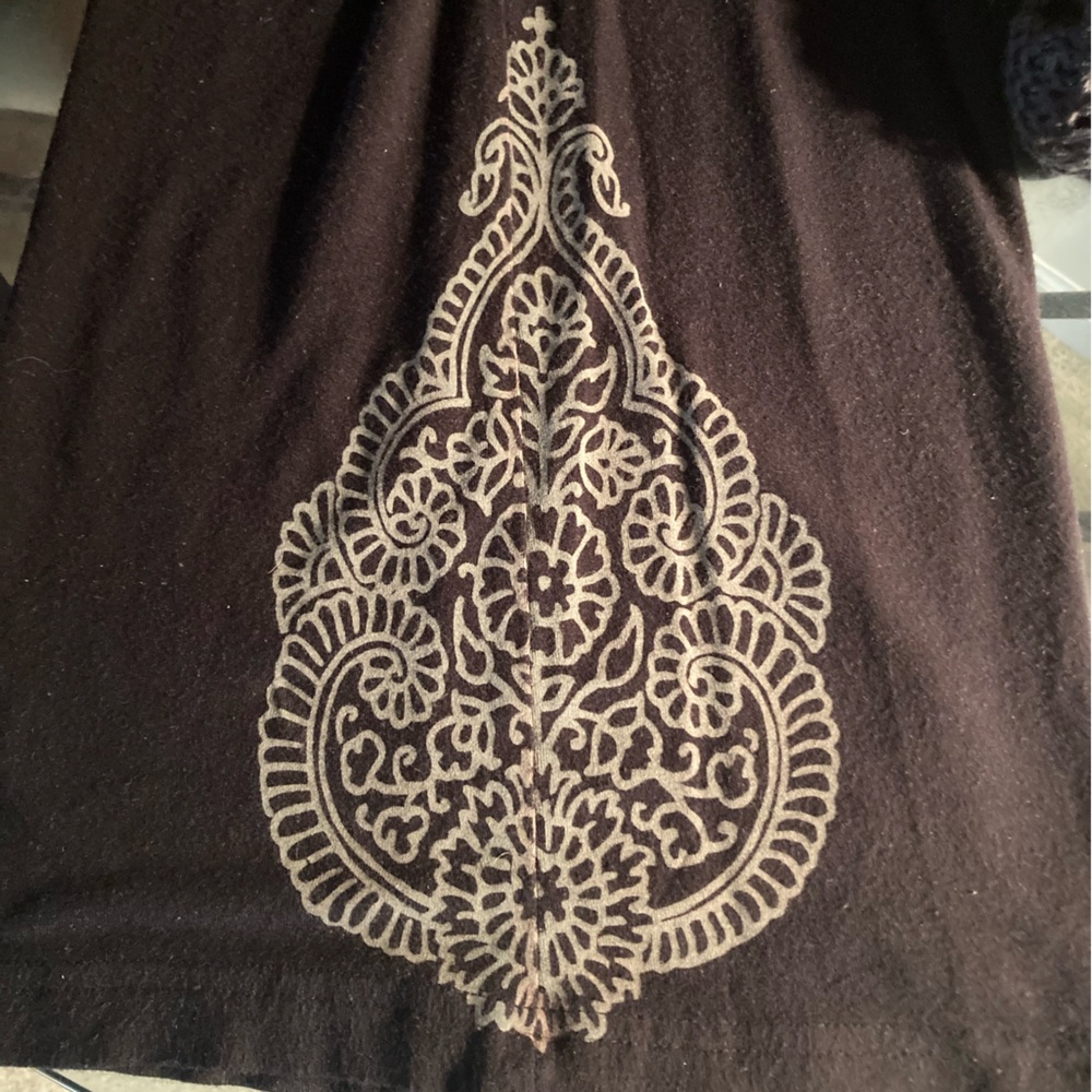 Prana black yoga pants with tattoo detailing on one leg - Picture 7 of 7